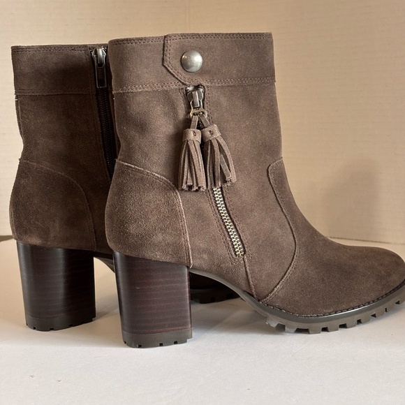 Johnston & Murphy Women's NWOT Brown Suede Ankle Boots SZ 7 - Picture 5 of 11
